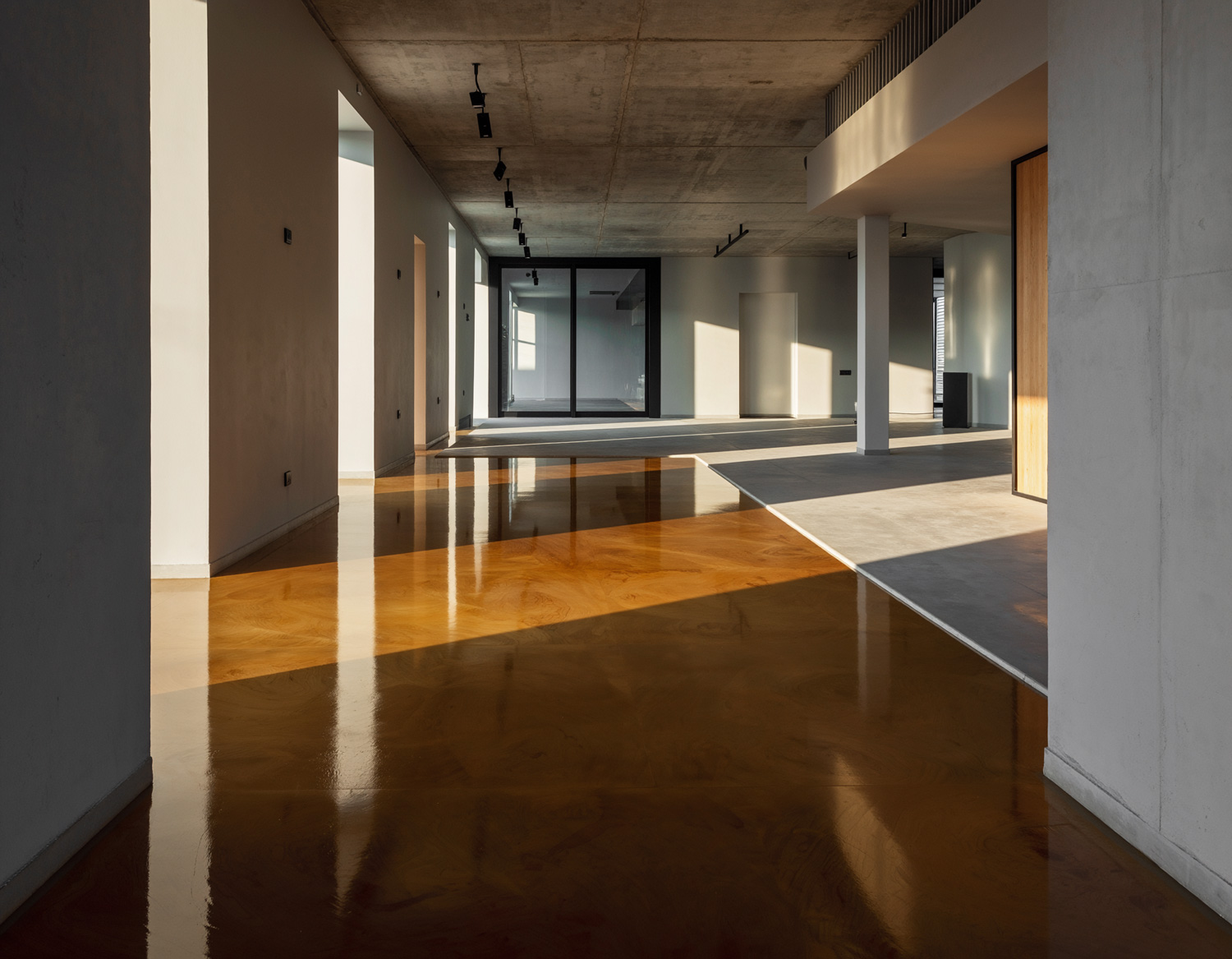 Slitesterkt epoxy gulvbelegg levert av Midtbøs Betong på Voss og i hele Vestland